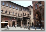 palais de la Mercanzia à Bologne