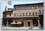 palais de la Mercanzia à Bologne