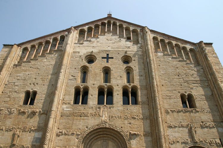 pavia_basilica_di_san_michele_7907.jpg