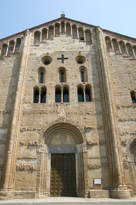 pavia_basilica_di_san_michele_7908.jpg