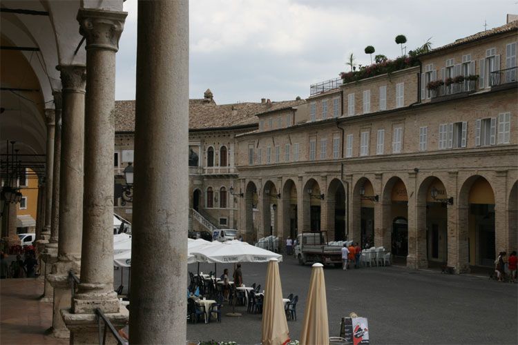 fermo_piazza_8910.jpg