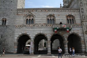 foto del broletto, duomo-di-como_8202