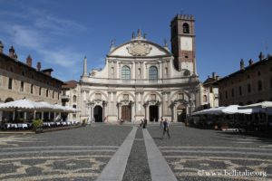 cathedrale-saint-ambroise-piazza-ducale-vigevano_6591