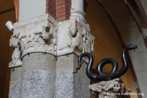 Foto capitello e serpente di Mosè