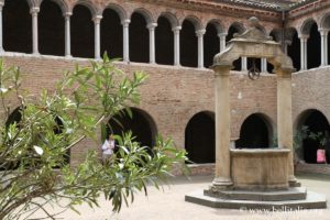 chiostro medievale, bologna