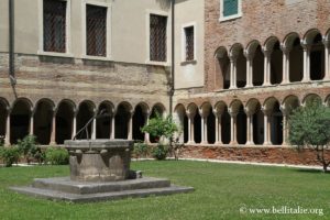 foto del chiostro dei canonici, verona