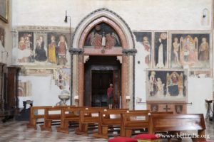 foto dell'entrata-della-sagrestia-e-alla-cappella-giusti-basilica-santa-anastasia-verona_9977
