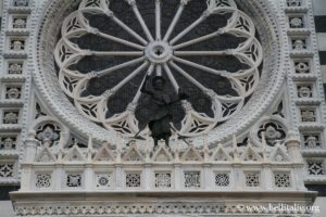 facade-rosace-duomo-di-monza_8086