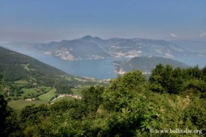 foto di un panorama sul lago d'iseo