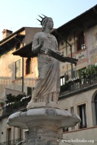 madonna-verona-piazza-delle-erbe-verona_0044