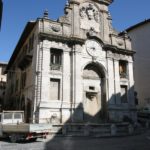 Piazza del mercato, orologio e fontana, Spoleto