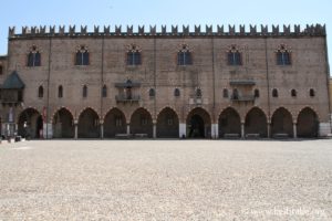 palazzo-bonacolsi-mantova_0752