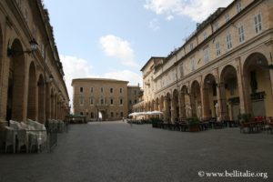 Fermo, piazza del Popolo