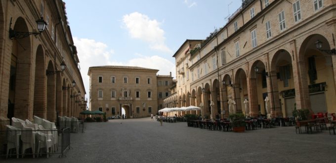 Fermo, piazza del Popolo