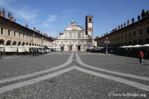 piazza-ducale-vigevano_6578