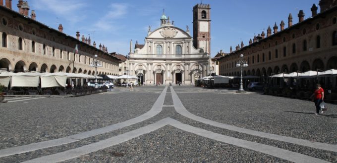 foto delle piazza ducale a vigevano_6578