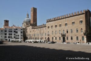 foto della piazza-sordello-palazzo-bonacolsi-acerbi_0663