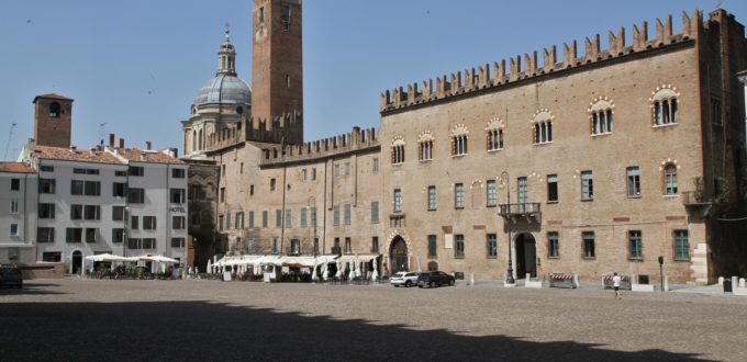 foto della piazza sordello-palazzo-bonacolsi-acerbi_0663