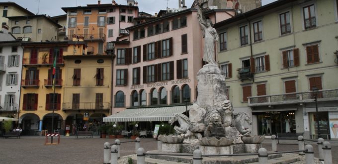 piazza-xiii-martiri-lovere_9163