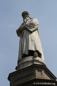 statua-leonardo-da-vinci-piazza-della-scala_7455