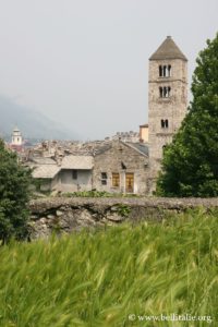 fotografie di susa con la chiesa