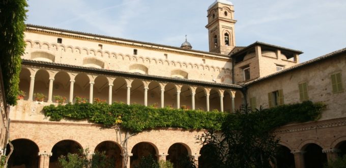 chiostro, basilica di san nicola, tolentino