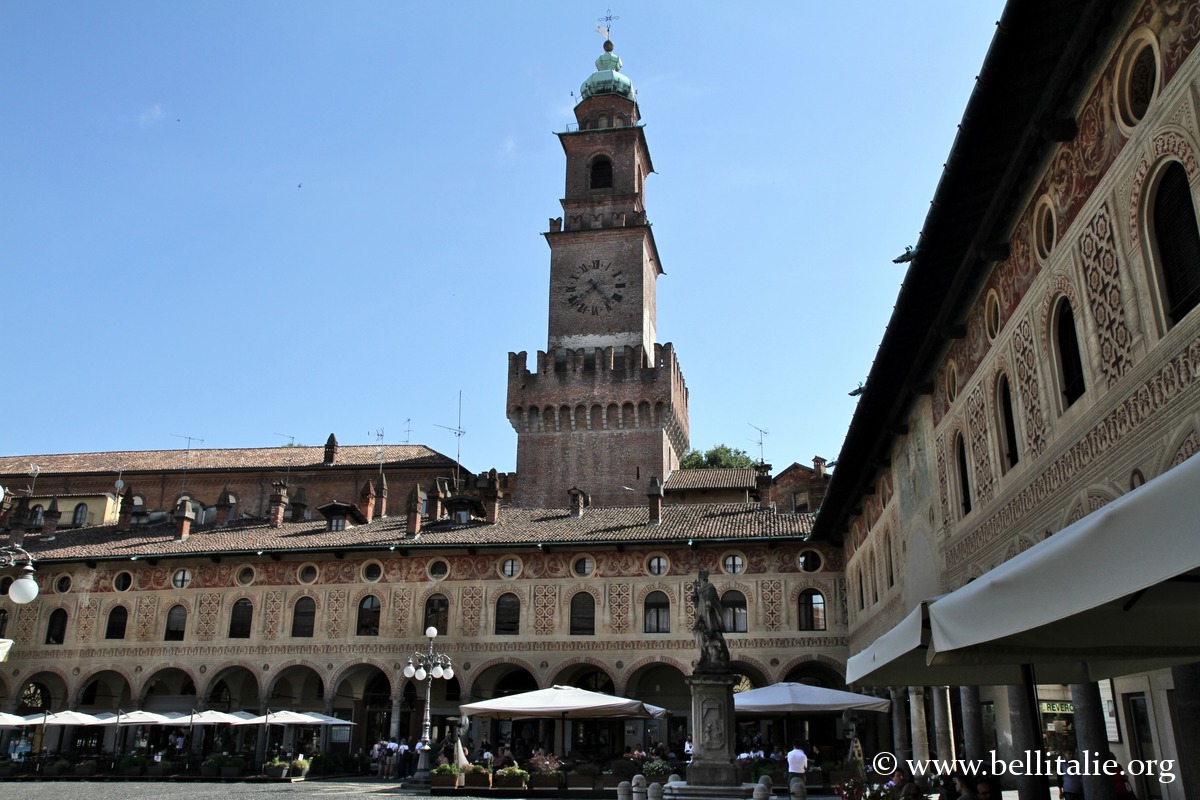 foto della torre-del-bramante-piazza-ducale-vigevano_6574