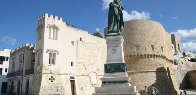Lungomare degli eroi e mura di Otranto