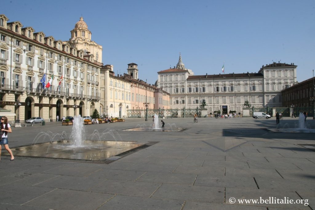 foto della piazza castello a torino_7954