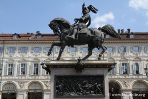 Foto Statua equestre di Emanuele-Filiberto