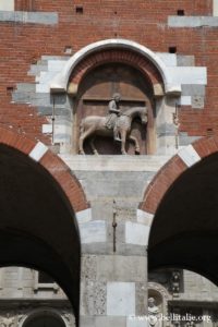 foto del broletto-nuovo-podesta-oldrado-da-tresseno-piazza-mercanti_7420