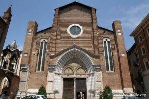 foto della basilica sant'anastasia di verona