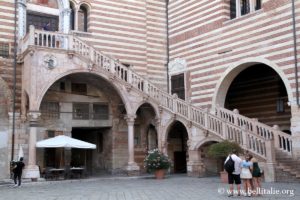 Foto della Scala della Ragione a Verona