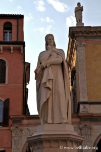 statua-di-dante-piazza-dei-signori-verona_0018