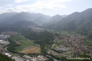 foto veduta della val camonica verso cividate